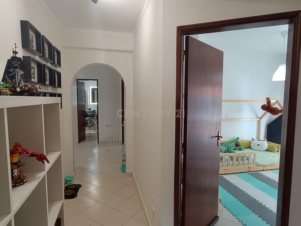 Moderno Apartamento T4 no centro de Olhão - Image 14