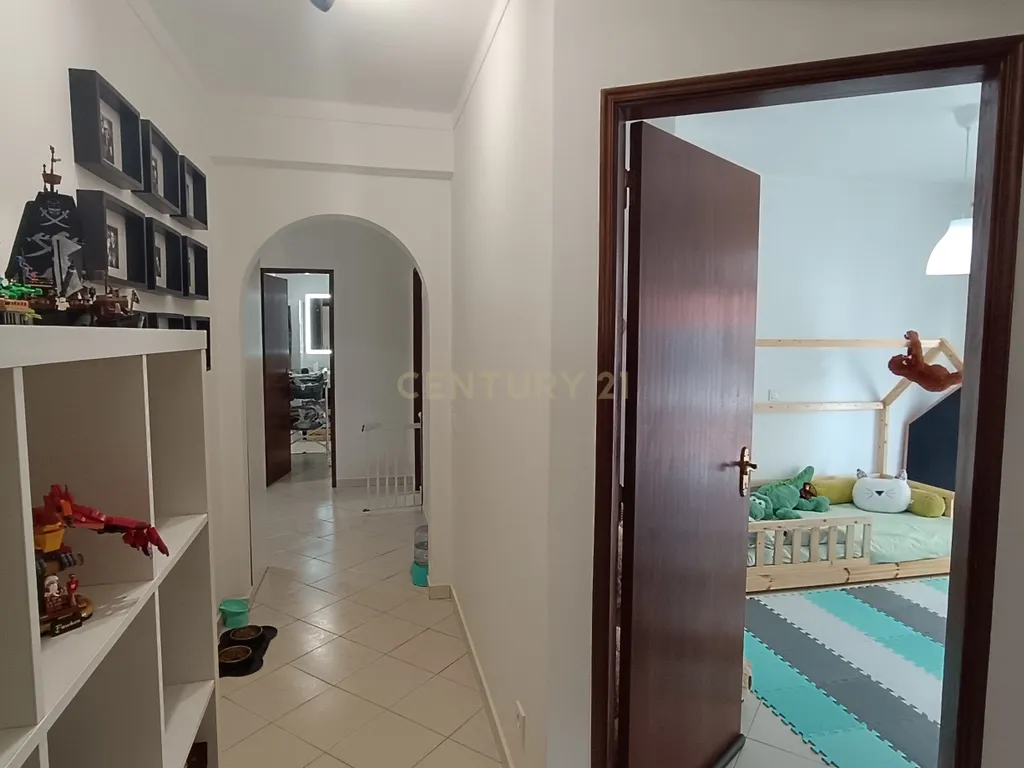 Moderno Apartamento T4 no centro de Olhão - Image 14