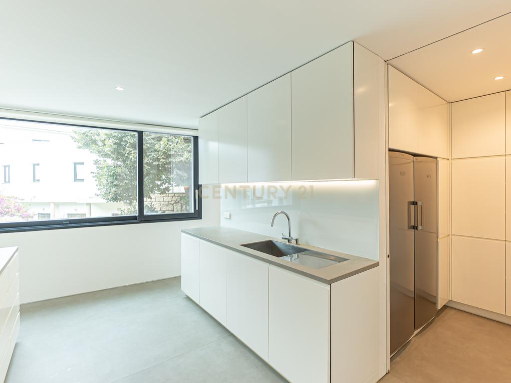 Apartamento T2 com 149 m2 - Centro Histórico de Matosinhos - Image 8