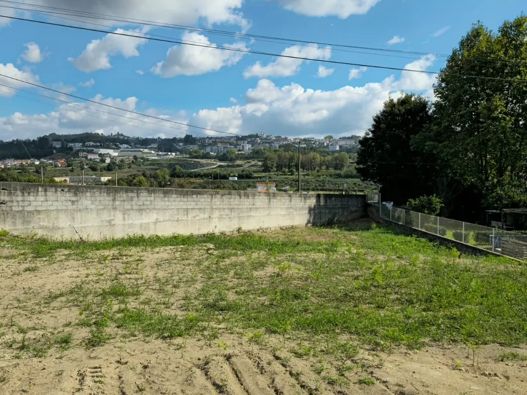 Moradia para recuperação + terreno com 1089m2 com viabilidade de construção - Image 5