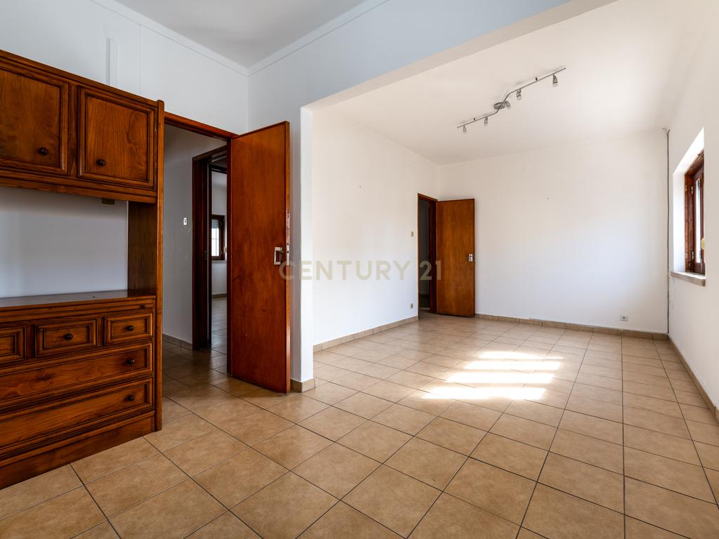 APARTAMENTO T3 TRANSFORMADO EM T2 - CENTRO DE PENICHE ! - Image 8
