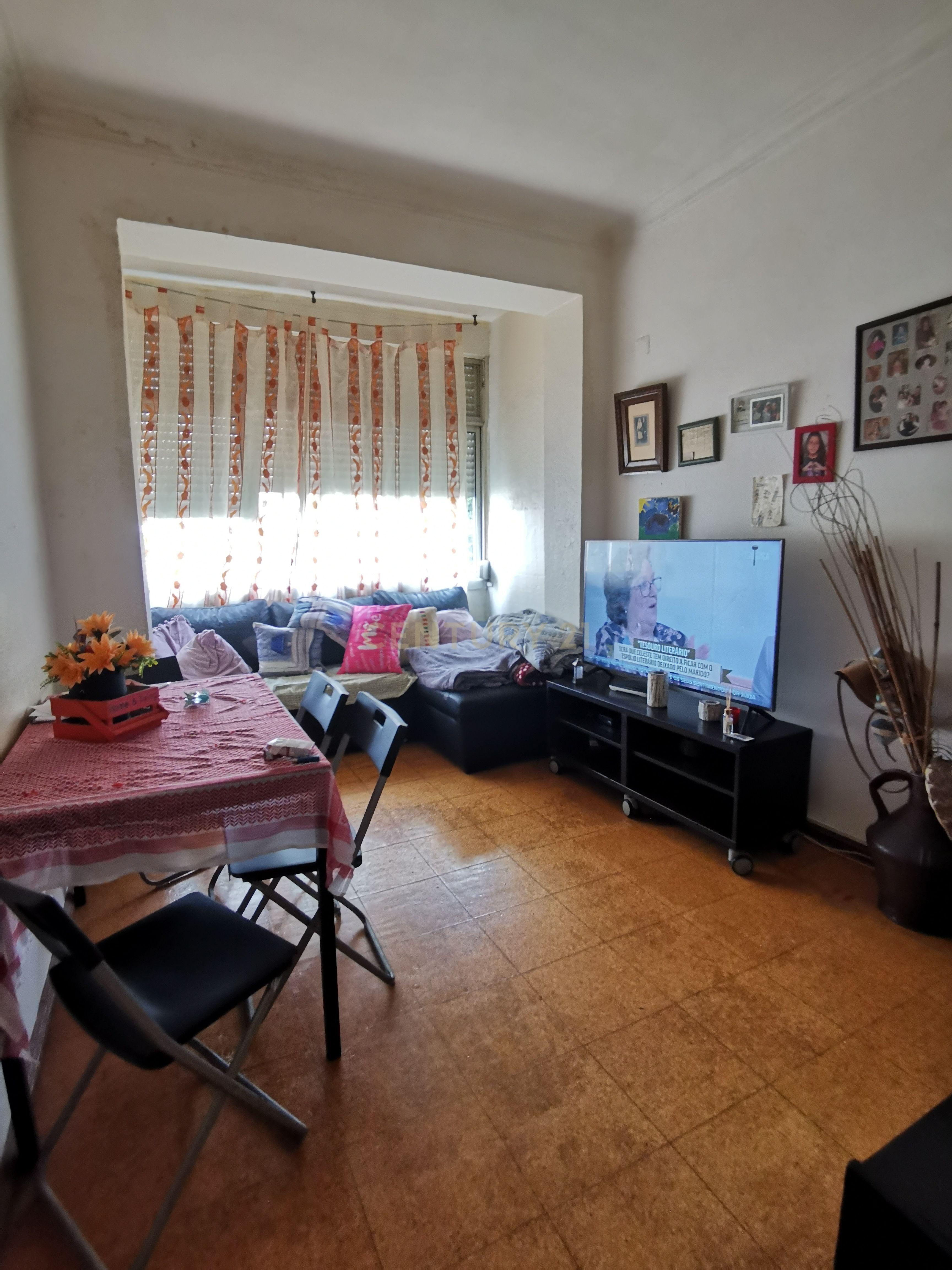 Apartamento T1 em Oeiras: Localização Privilegiada e Aconchegante - Image 4