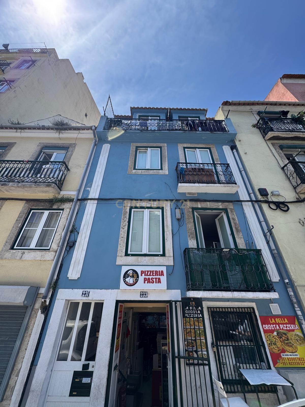 PRÉDIO DE TRÊS ANDARES PARA VENDA EM ARROIOS