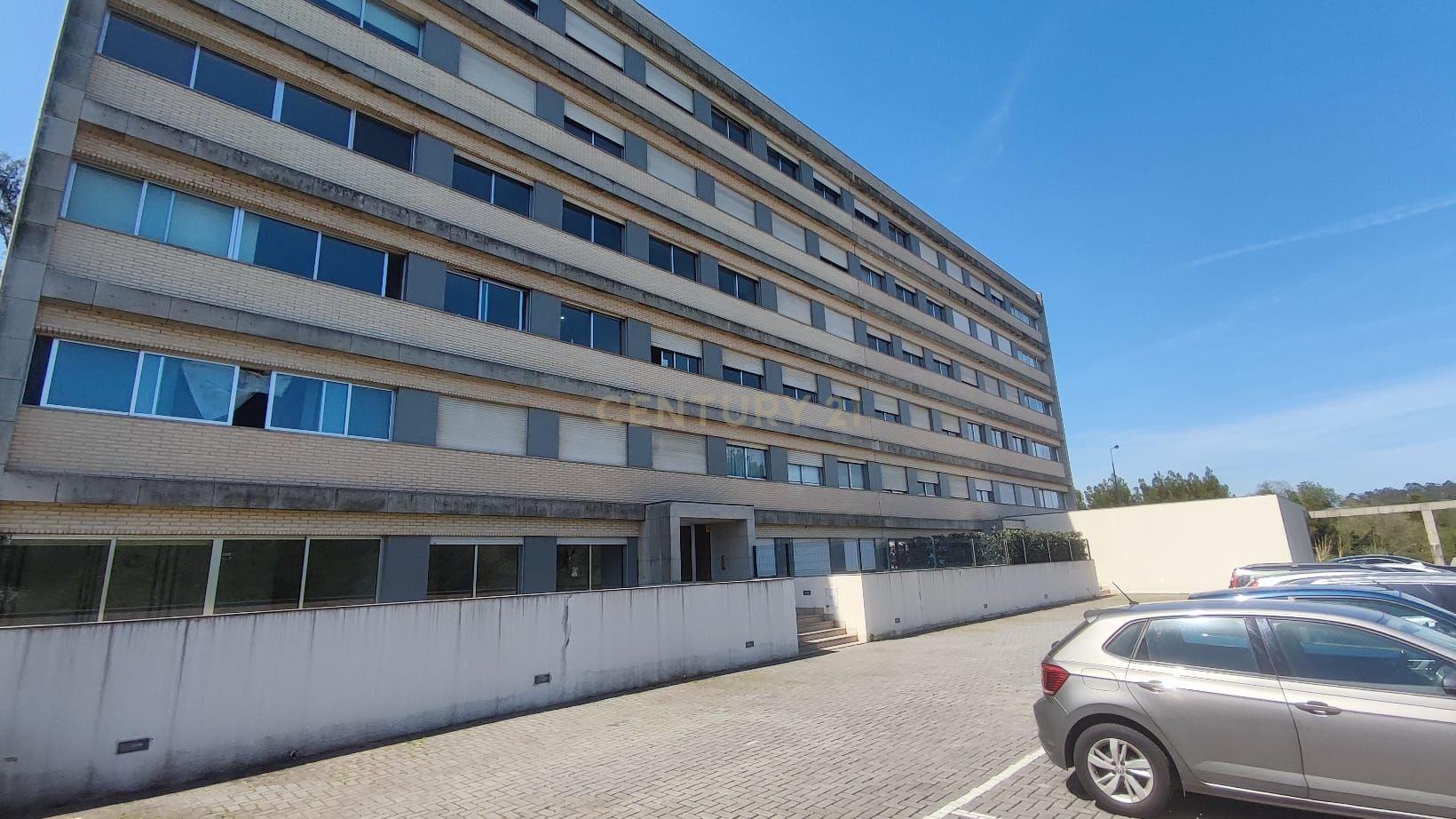 Apartamento T2 com Terraço e Garagem, Maia (Ao Aeroporto) - Image 2