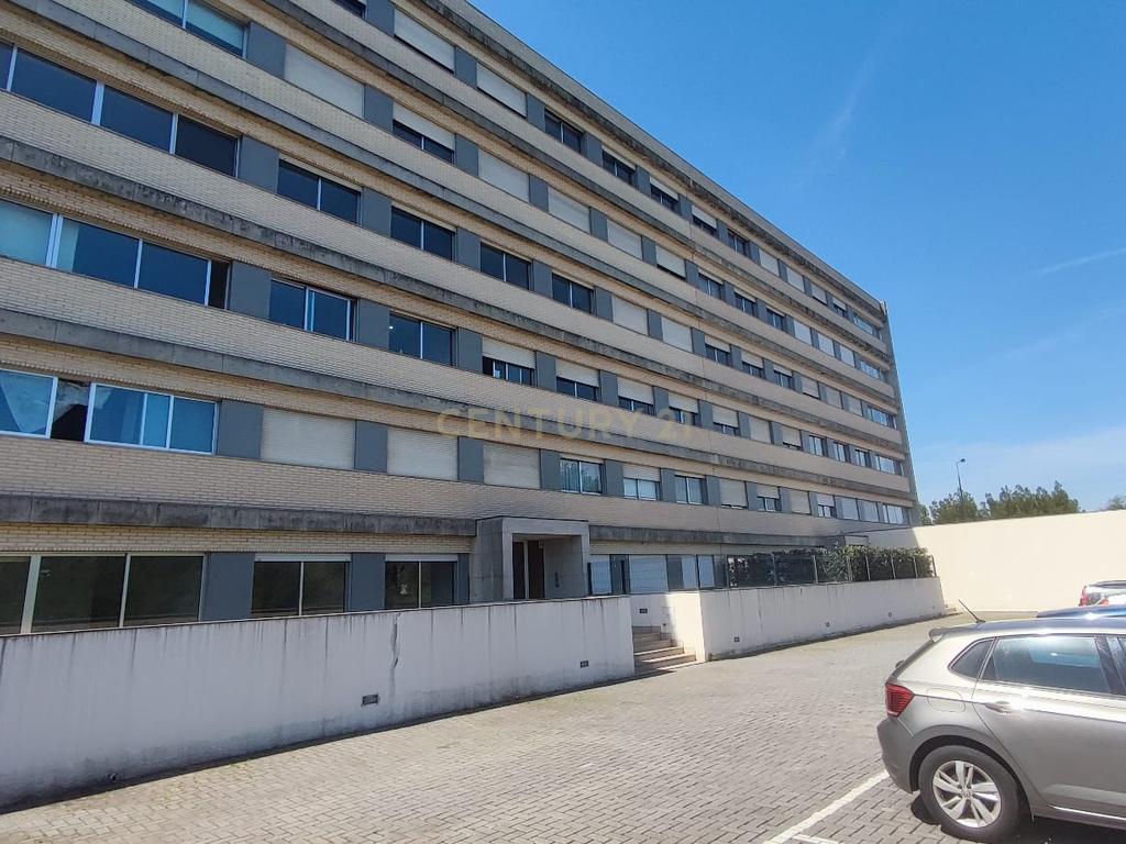 Apartamento T2 com Terraço e Garagem, Maia (Ao Aeroporto) - Image 2