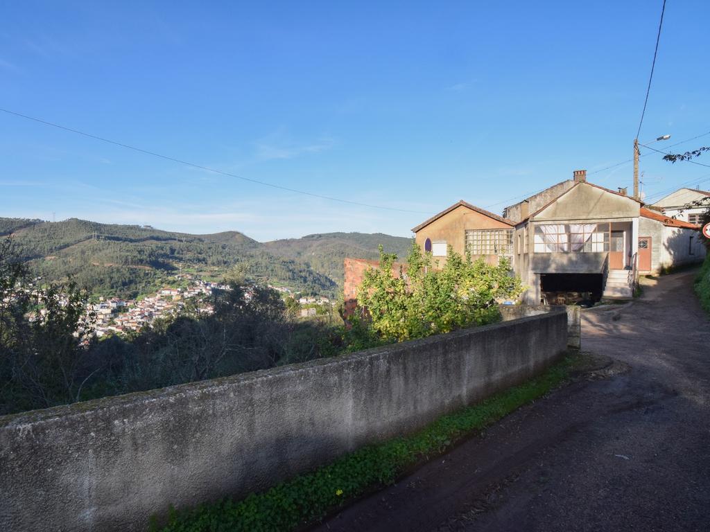 M4 para Remodelar com Terreno, Arrecadação e Vistas Panorâmicas – A 10 Minutos de Coimbra e Perto da Serra da Lousã - Image 1