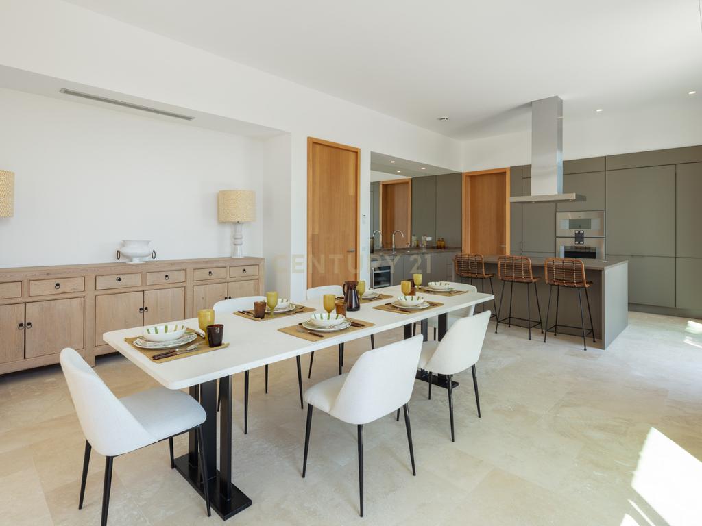 Villa Green 10: Elegância Contemporânea e Luxo à Beira do Golfe na Finca Cortesin - Image 2
