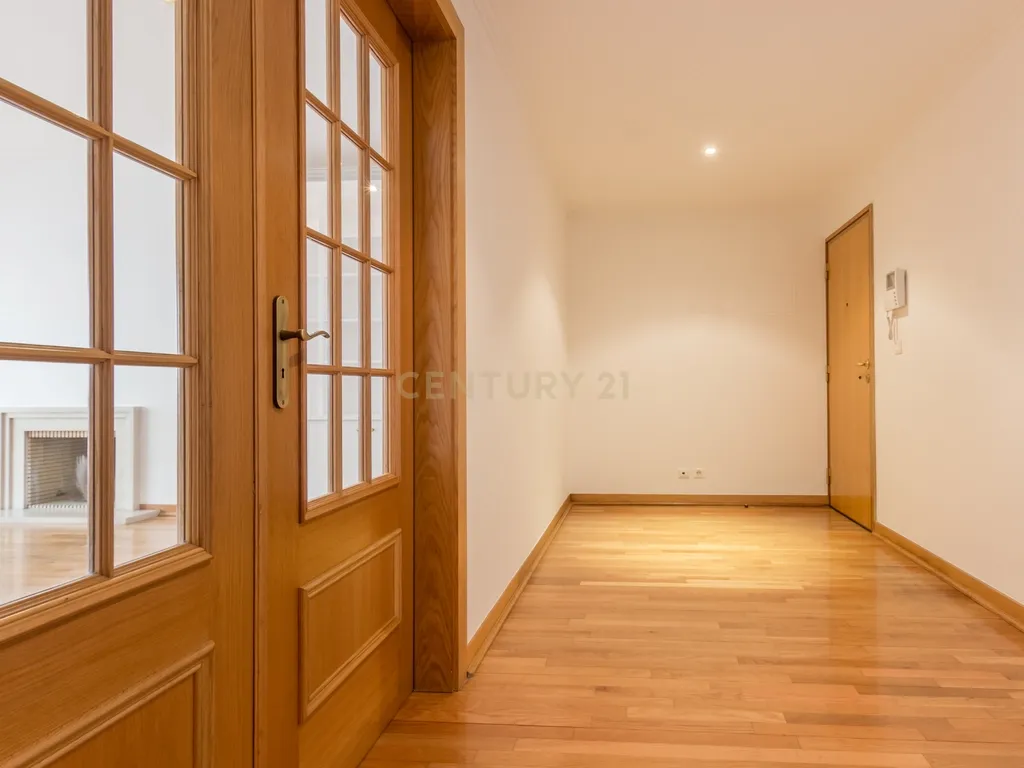 Apartamento T3 em Carnaxide – Arrendamento em Condomínio Privado - Image 10