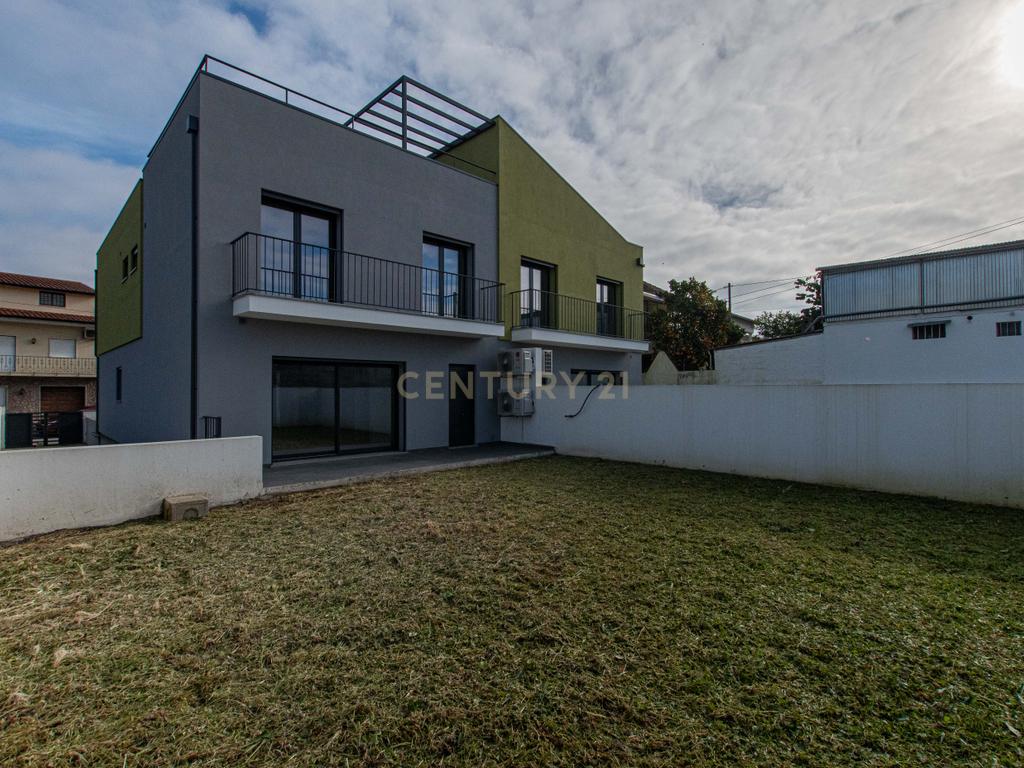 Moradia Geminada nova construção T4+1 com rooftop e masterbox (Coimbra) - Image 14