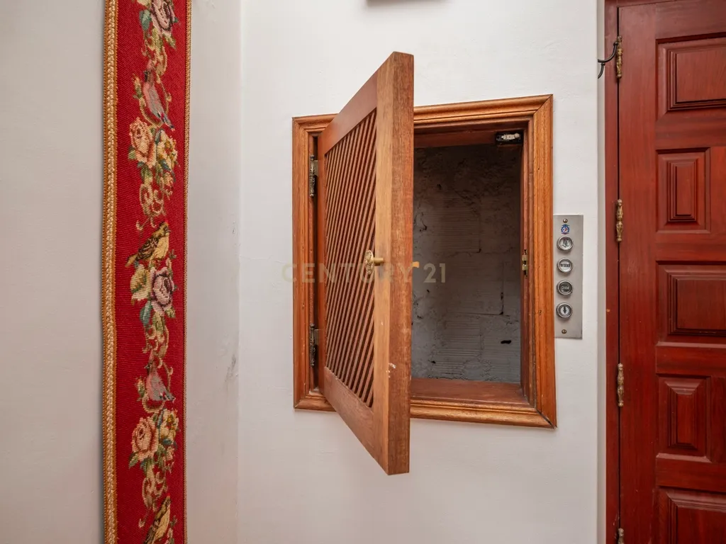 Moradia à Venda no Banzão, zona de Colares - Image 7