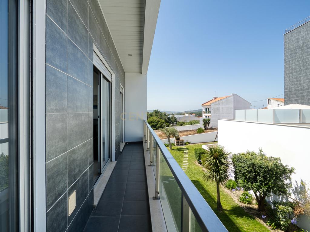Apartamento T2 em Condomínio Fechado com Piscina e Jardins – Pederneira, Nazaré - Image 24