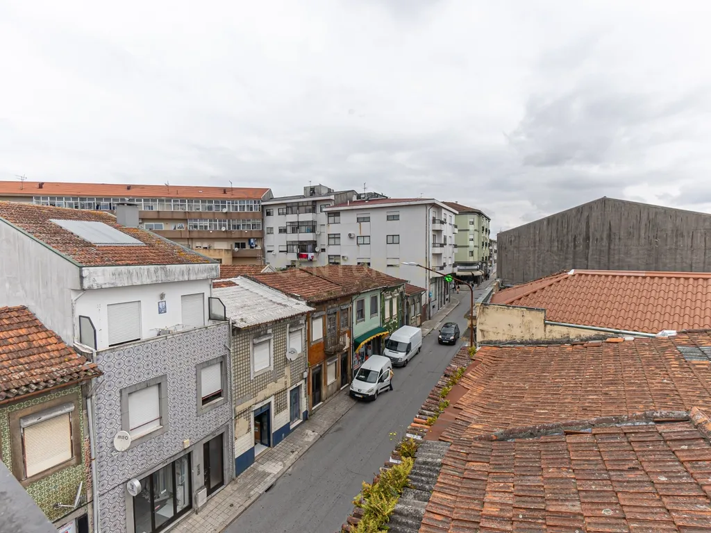 T2 Renovado com Vista Cidade – Rua de São Roque da Lameira, Campanhã - Image 30