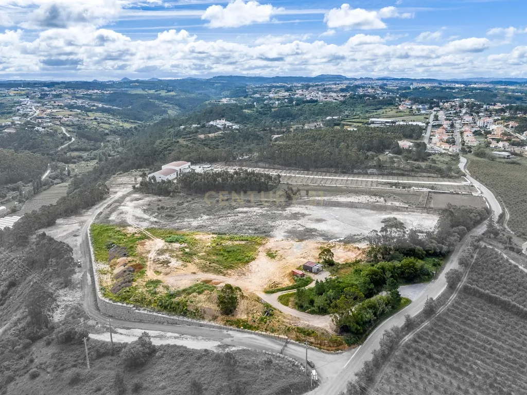 Terreno com 21985.97m2 para Construção de Armazéns Industriais 7837.30m2 - Image 2