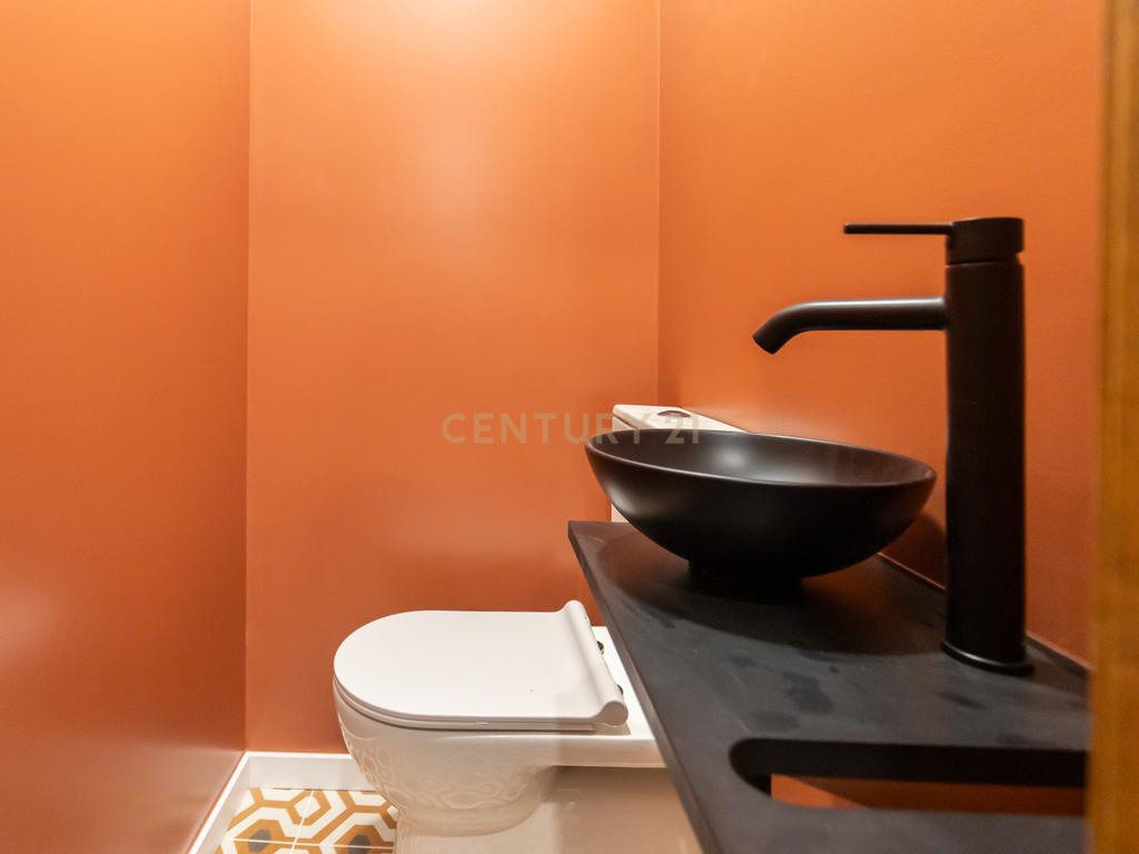 T3 transformado em T2 Remodelado com Elegância no Coração de Montalvão, Setúbal - Image 20