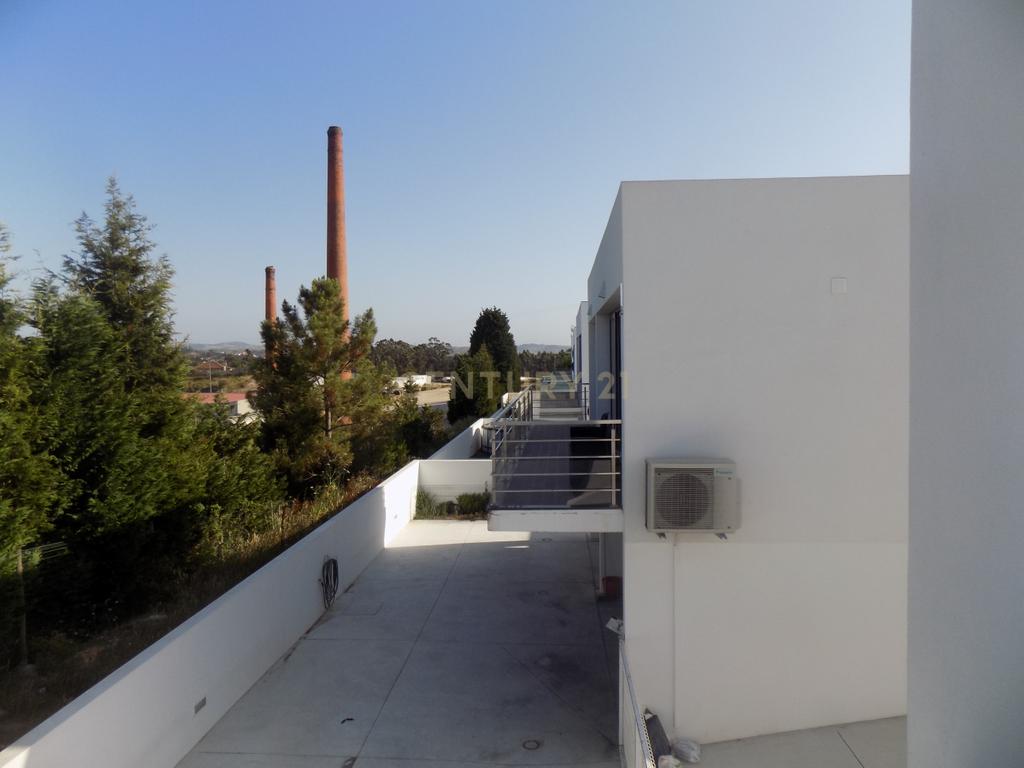Fantástica  Moradia T3 em Torres Vedras com Jardim e Terraço - Image 26