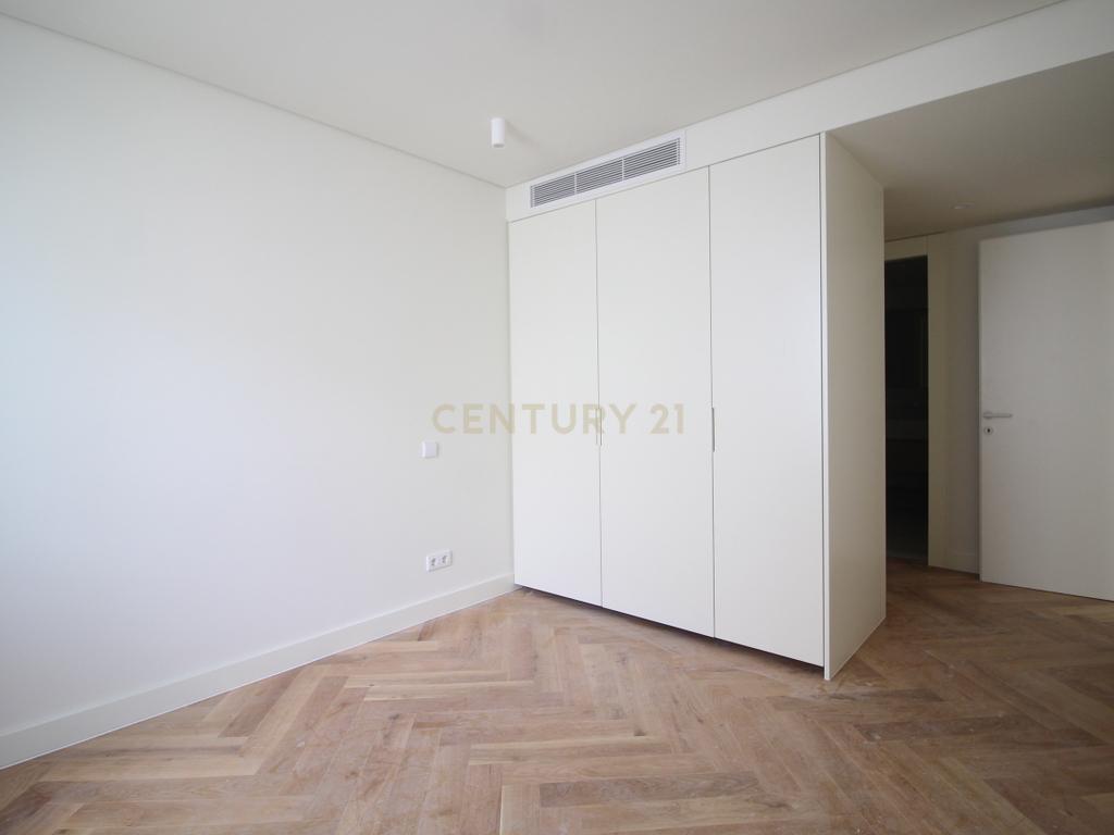 Luxuoso apartamento T2 com vista de rio em Alcântara, Lisboa - Image 11