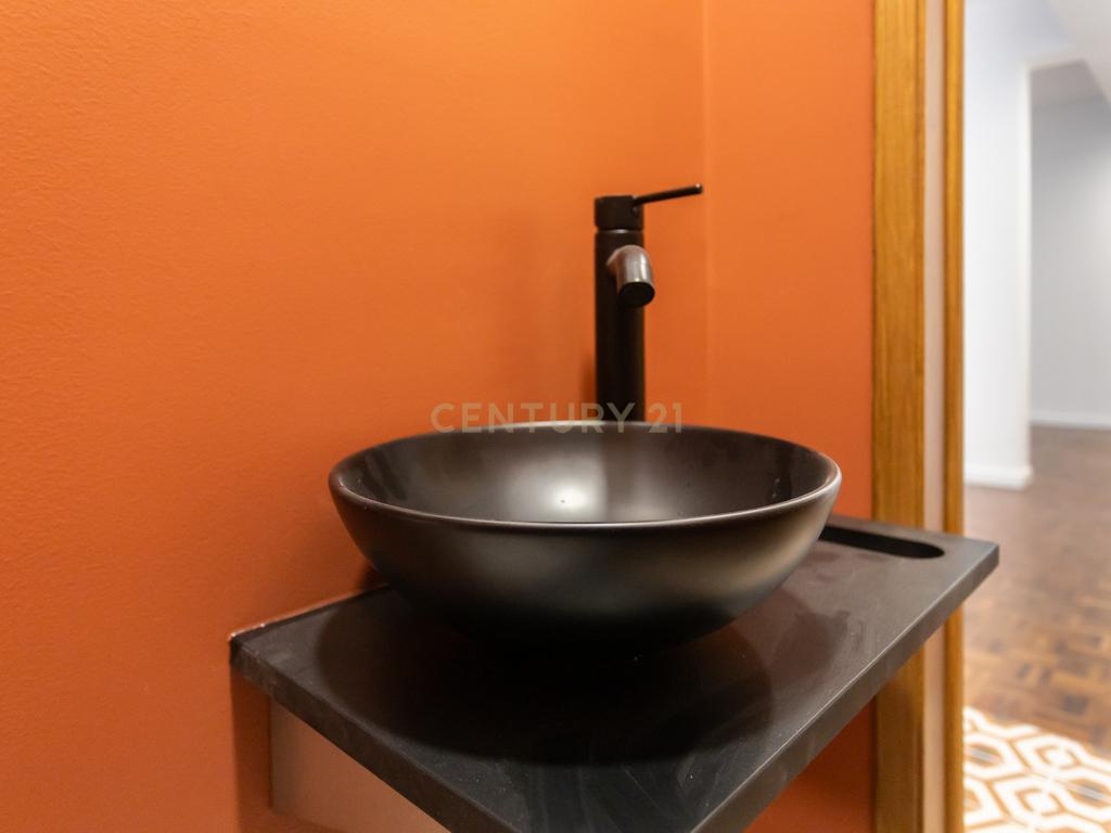 T3 transformado em T2 Remodelado com Elegância no Coração de Montalvão, Setúbal - Image 19