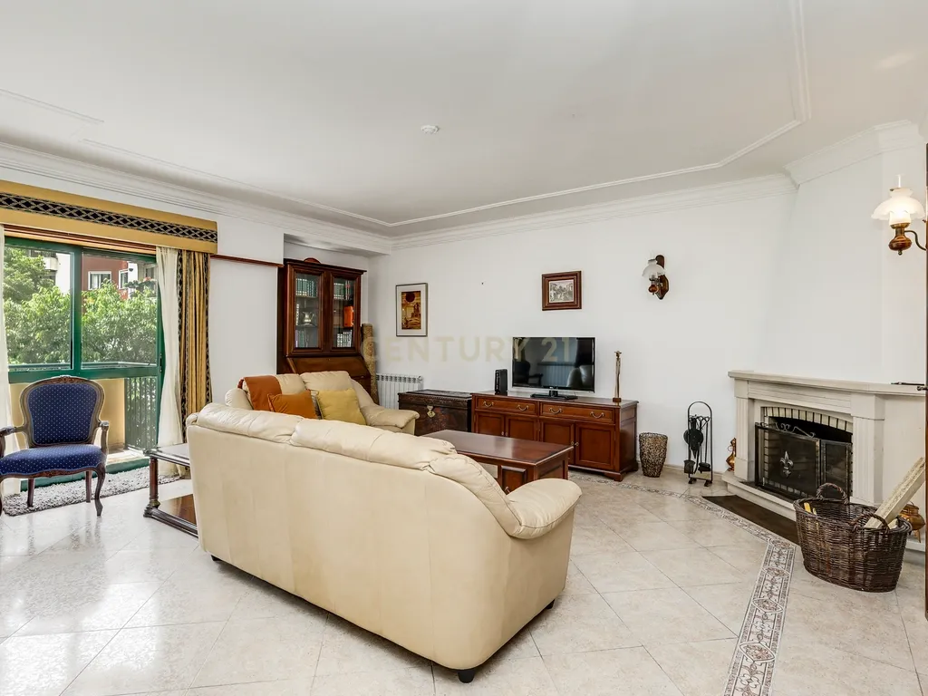Apartamento T3 com box para arrendamento em Carnaxide - Image 10