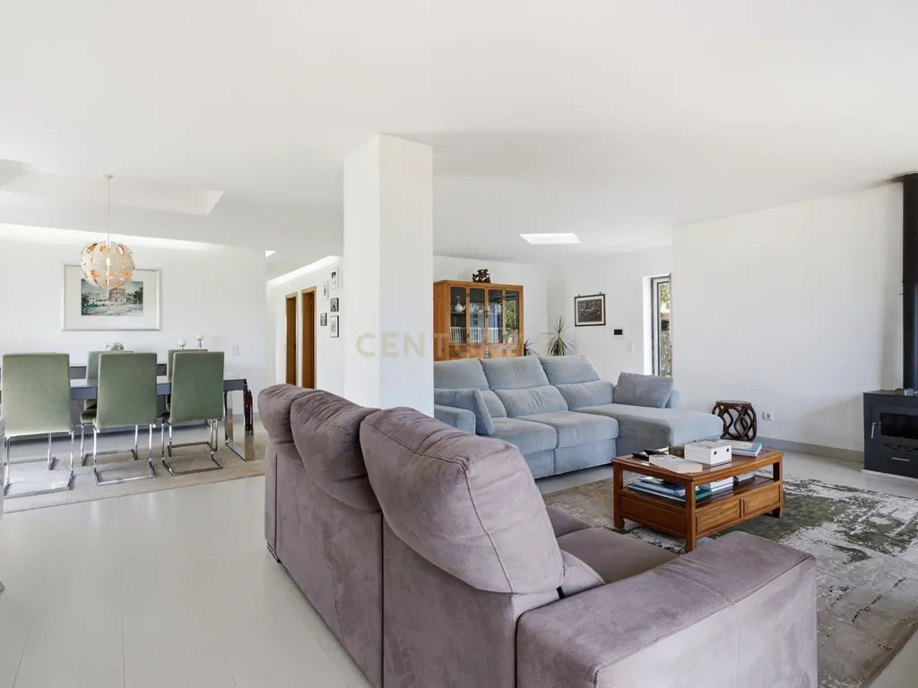 Moradia Isolada com Piscina em Lote de 908 m² | Sala Ampla | Jardim e Vista Desafogada -Mafra - Image 18