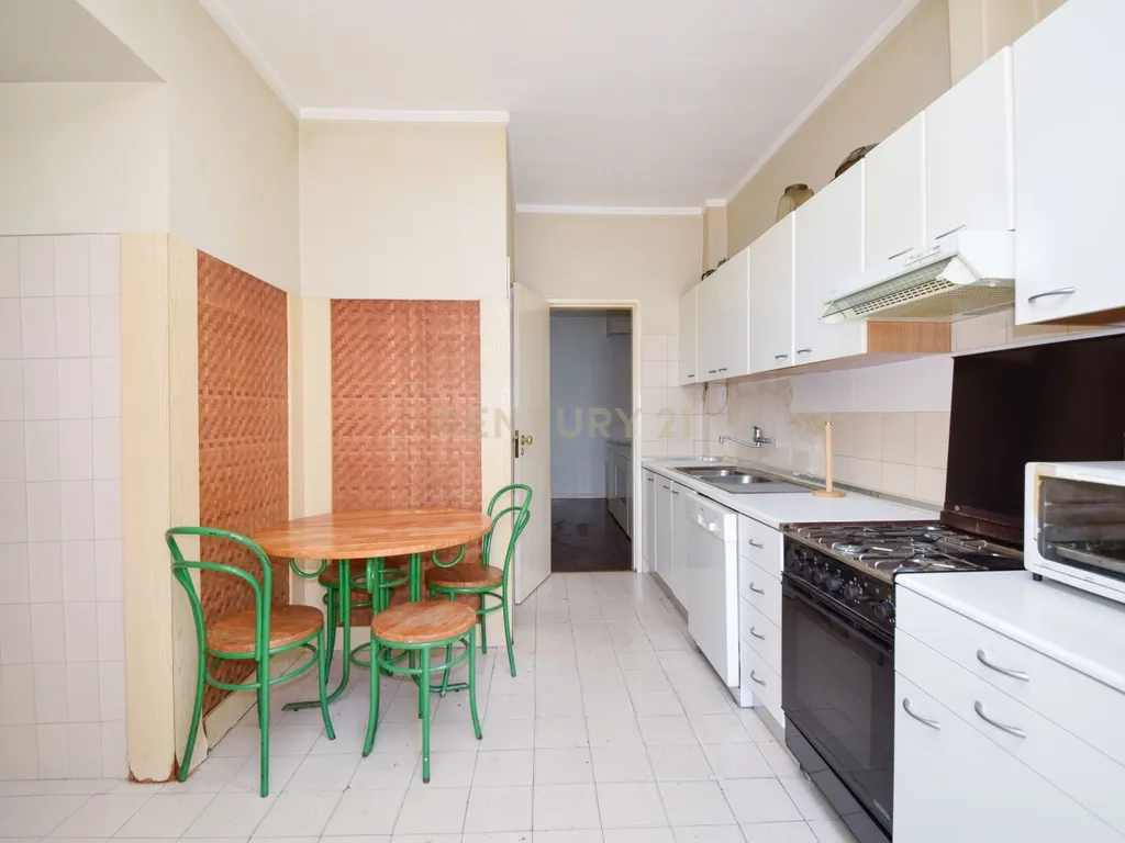 T3 em Alfragide com 125 m² – Oportunidade para Remodelação com Potencial - Image 8