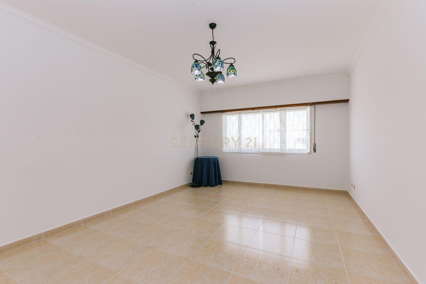 Fotografia 8 de T3 para arrendamento -Situado na Avenida da Liberdade| Ramada