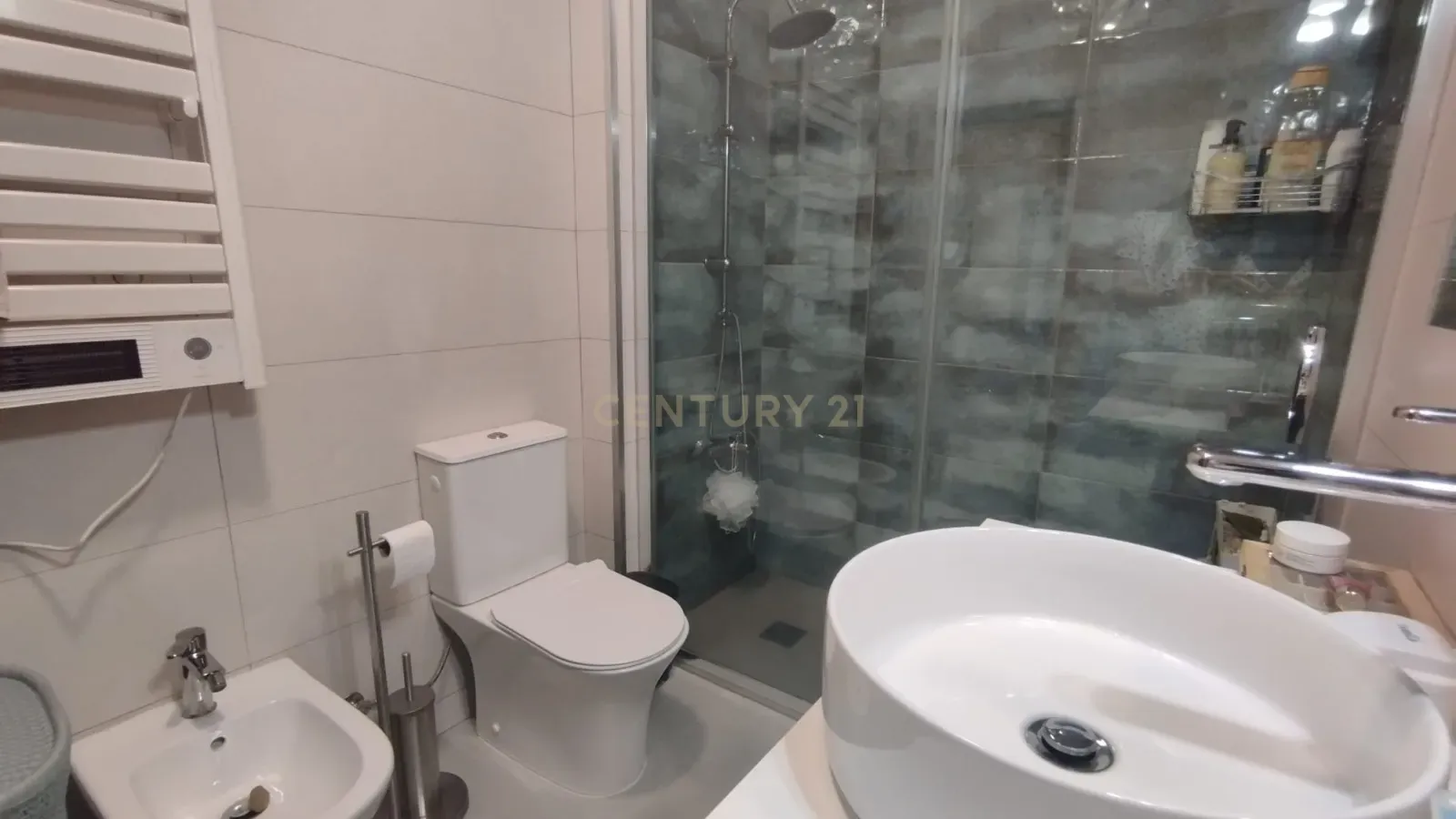 Fotografia 8 de Apartamento T3 em muito bom estado com box, Valbom