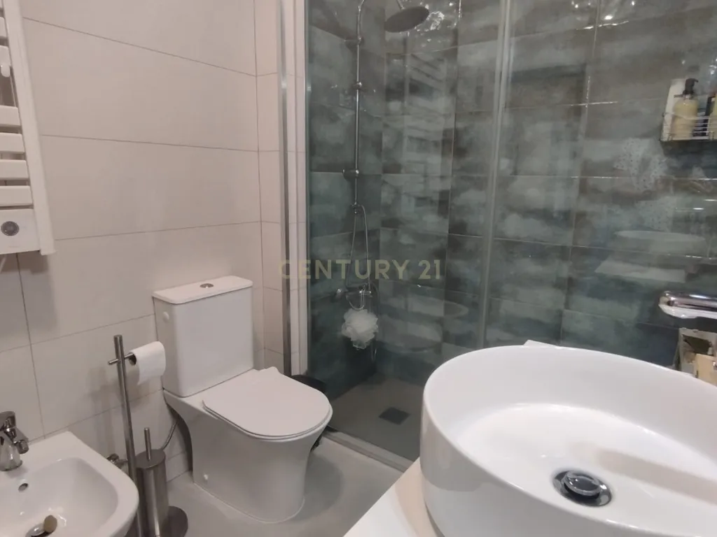 Apartamento T3 em muito bom estado com box, Valbom - Image 13
