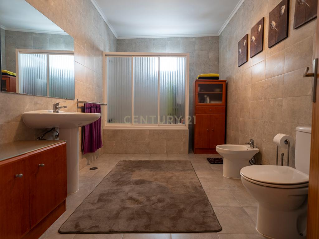 Excelente Moradia T3 com Garagem – Espaço, Luz e Acabamentos de Qualidade - Image 18