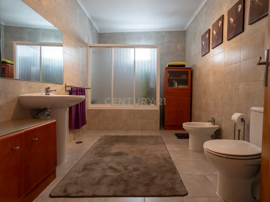 Excelente Moradia T3 com Garagem – Espaço, Luz e Acabamentos de Qualidade - Image 18
