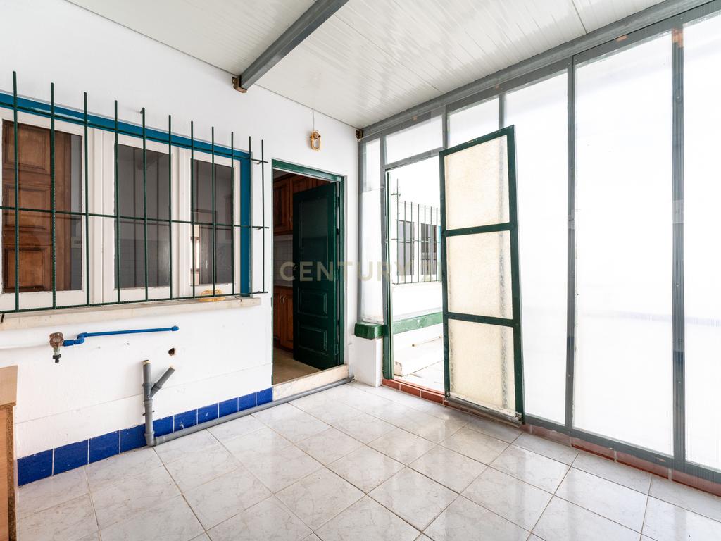 APARTAMENTO T3 TRANSFORMADO EM T2 - CENTRO DE PENICHE ! - Image 19