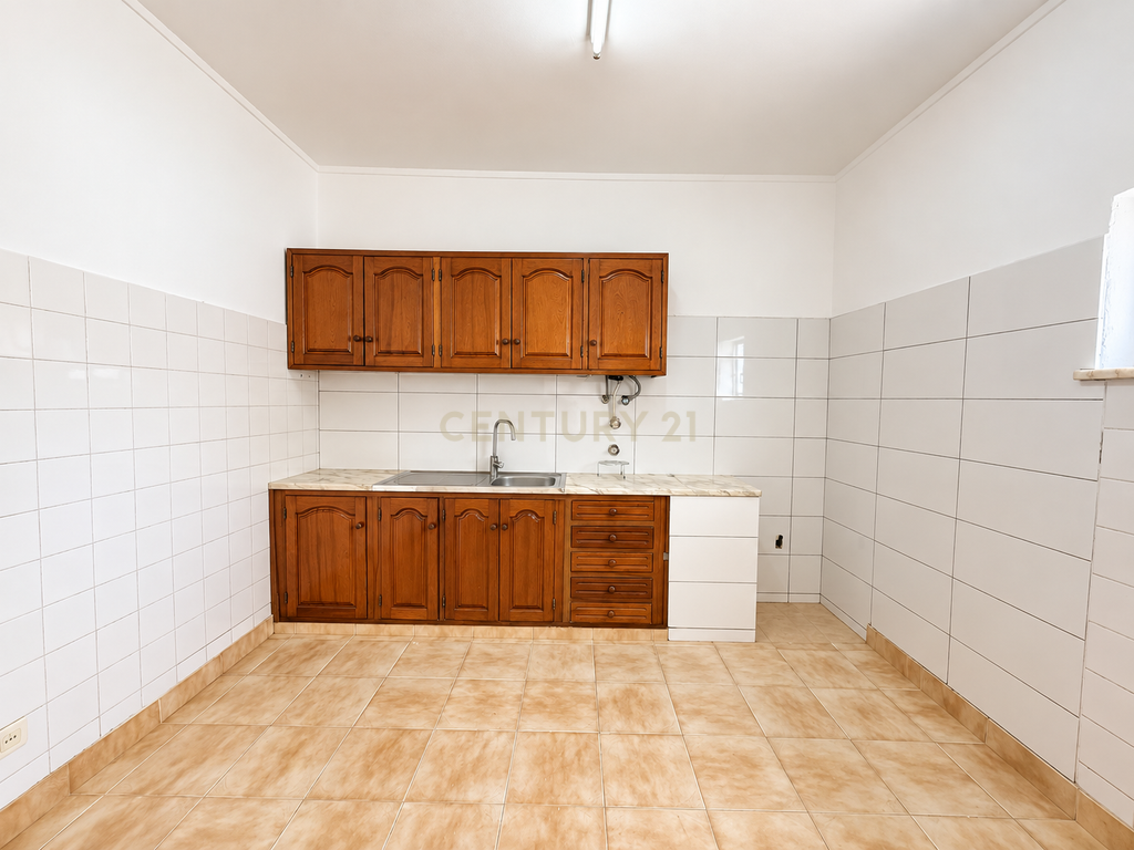 Uma casa com alma portuguesa, espaço exterior e Lagos mesmo ali ao lado. - Image 12
