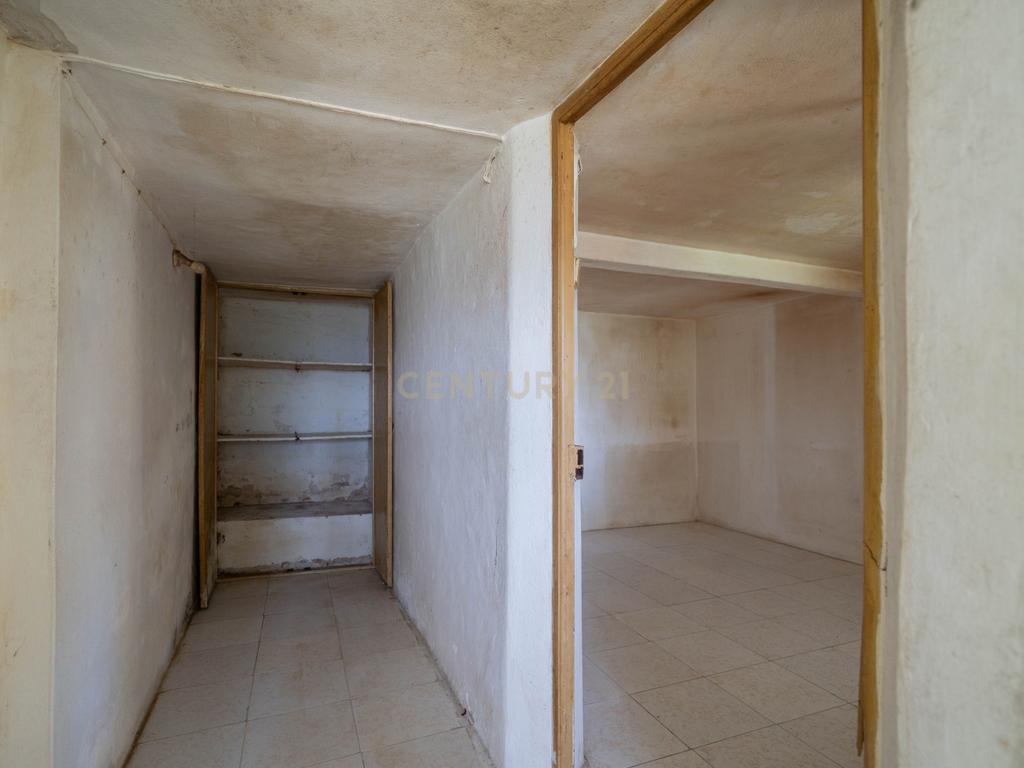 Excelente oportunidade de investimento no centro de São Martinho do Bispo, Coimbra. As referências C0289-01959 (moradia e terreno) e C0289-01957 (terreno) são vendidas em conjunto. - Image 43