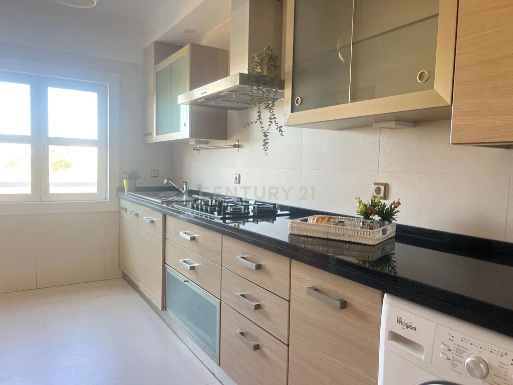 T2 com parqueamento e arrecadação -  Casas do Lago Serra de Carnaxide Amadora - Image 3