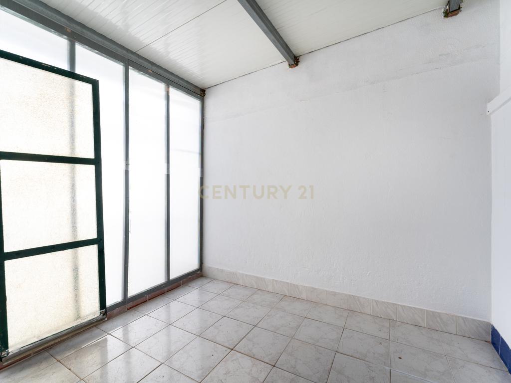 APARTAMENTO T3 TRANSFORMADO EM T2 - CENTRO DE PENICHE ! - Image 18