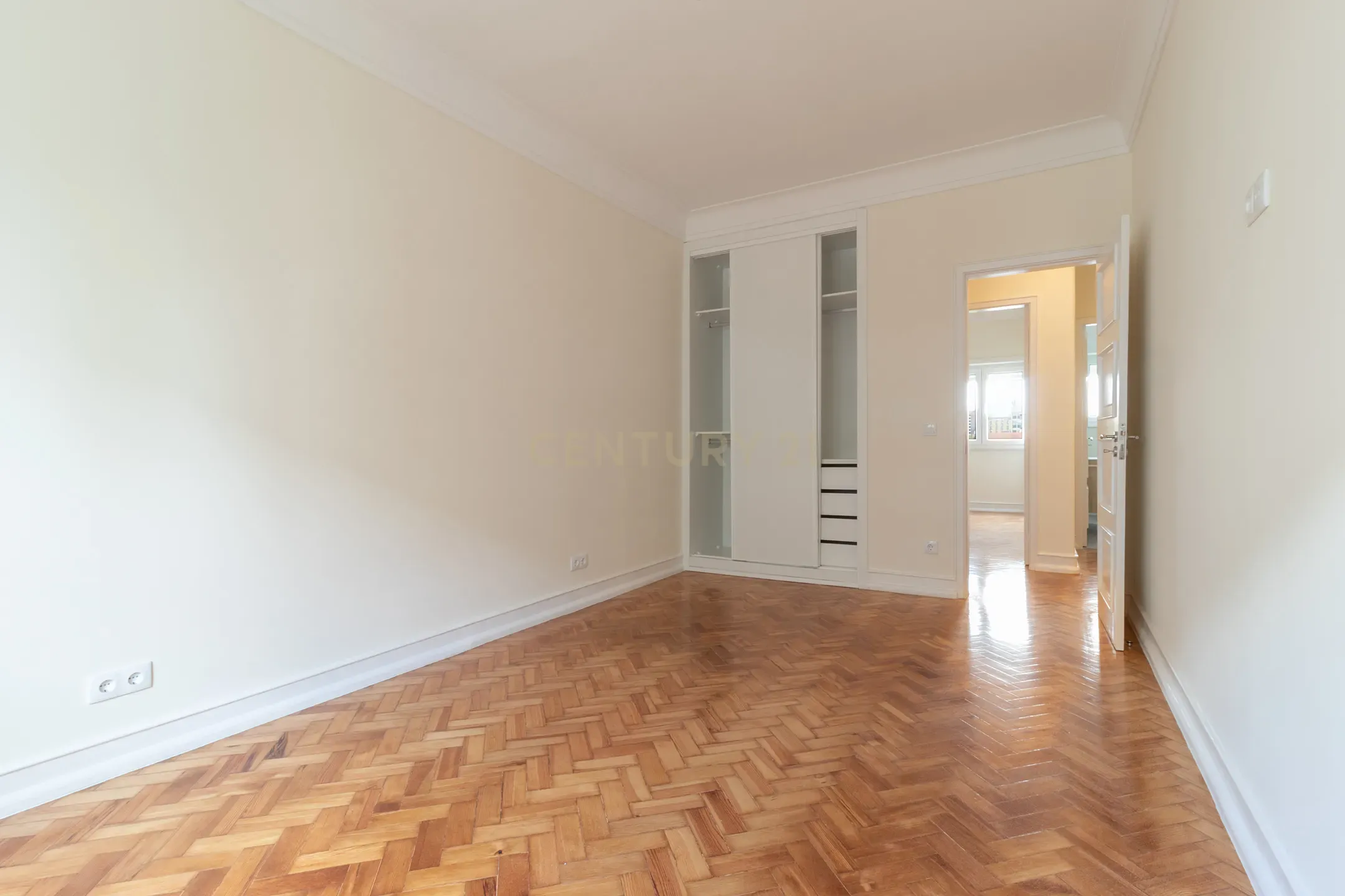 Apartamento T3 renovado no Bairro de São Miguel, Alvalade. Para Arrendar! - Vista 4