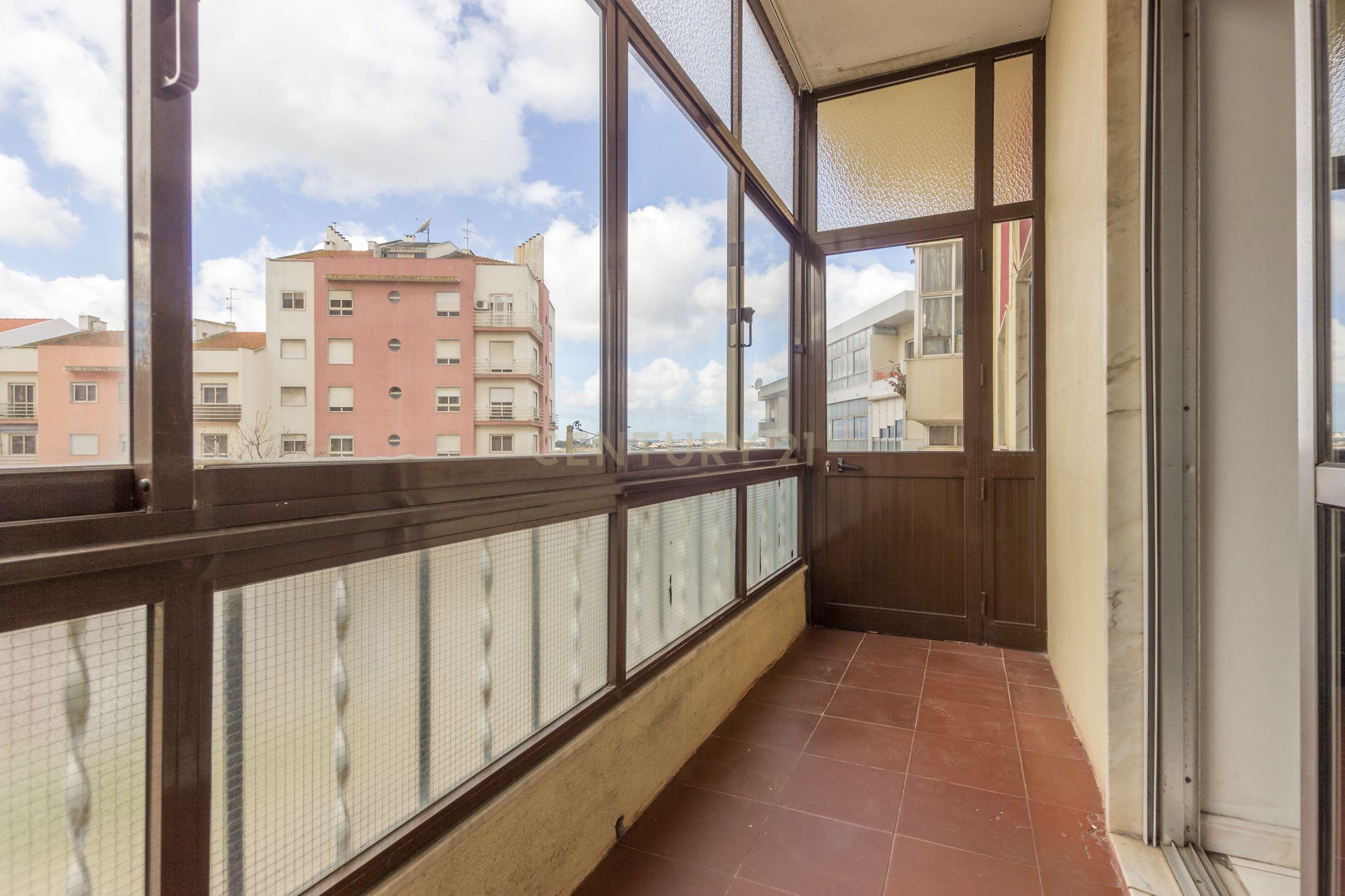 Apartamento T3 em Barreiro com Excelente Localização e Luz Natural - Image 19