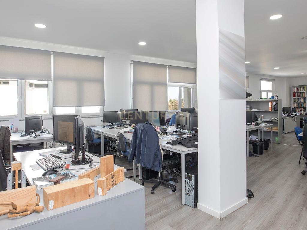 Espaço Comercial junto a Estação de Benfica - Image 11