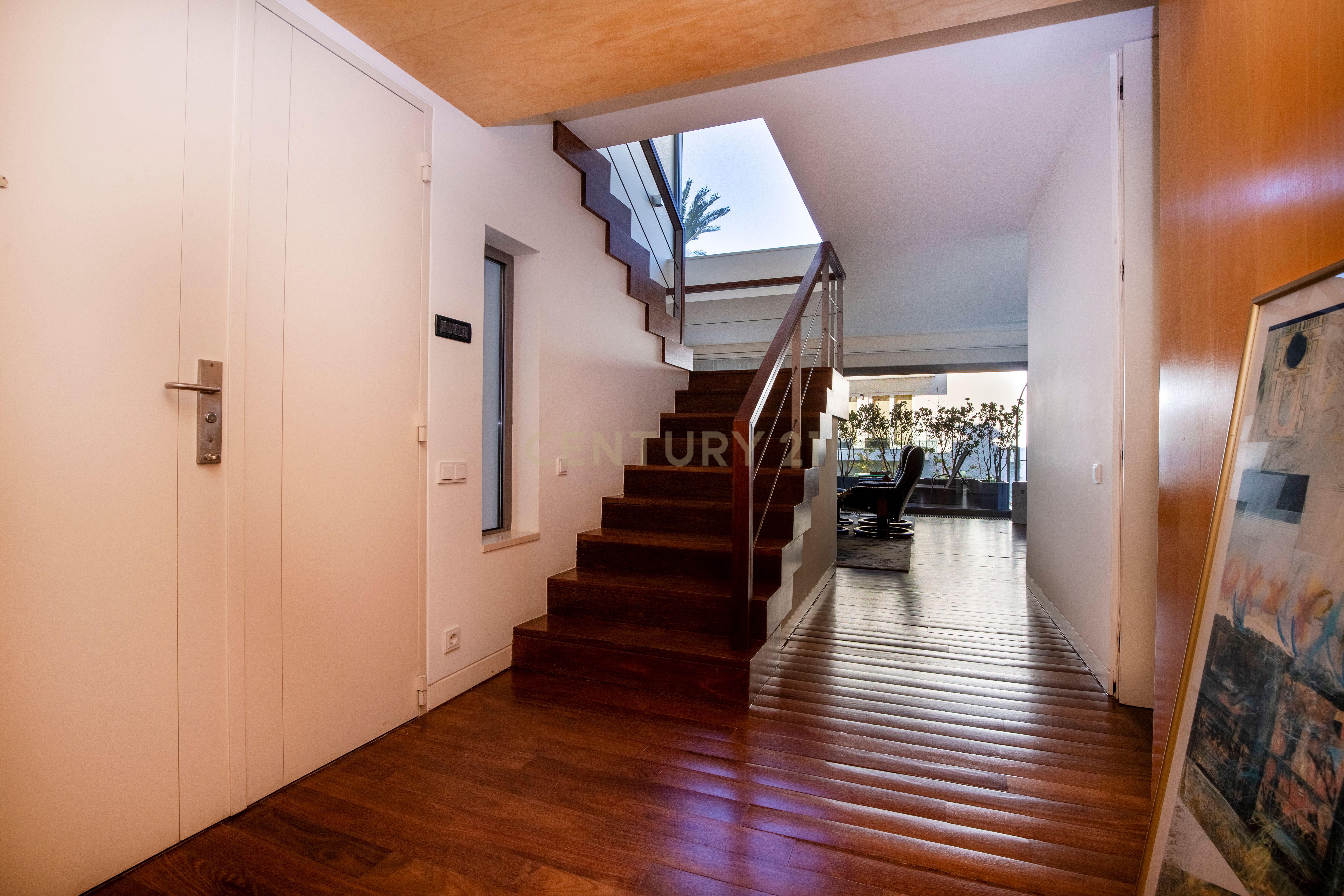 Apartamento T4 duplex em condomínio localizado no centro do Estoril - Image 20