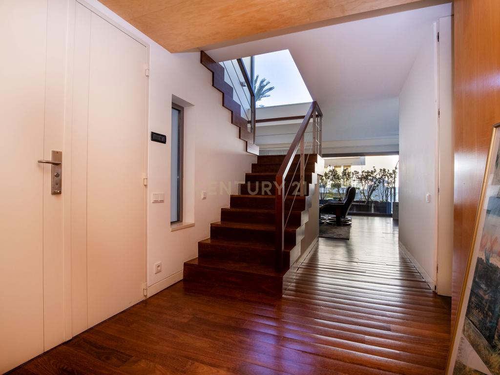 Apartamento T4 duplex em condomínio localizado no centro do Estoril - Image 20