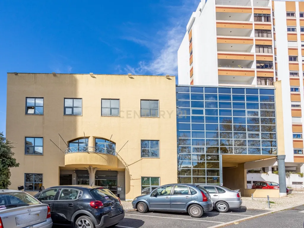 Edifício Comercial em Carnaxide - 5 Pisos - Image 16