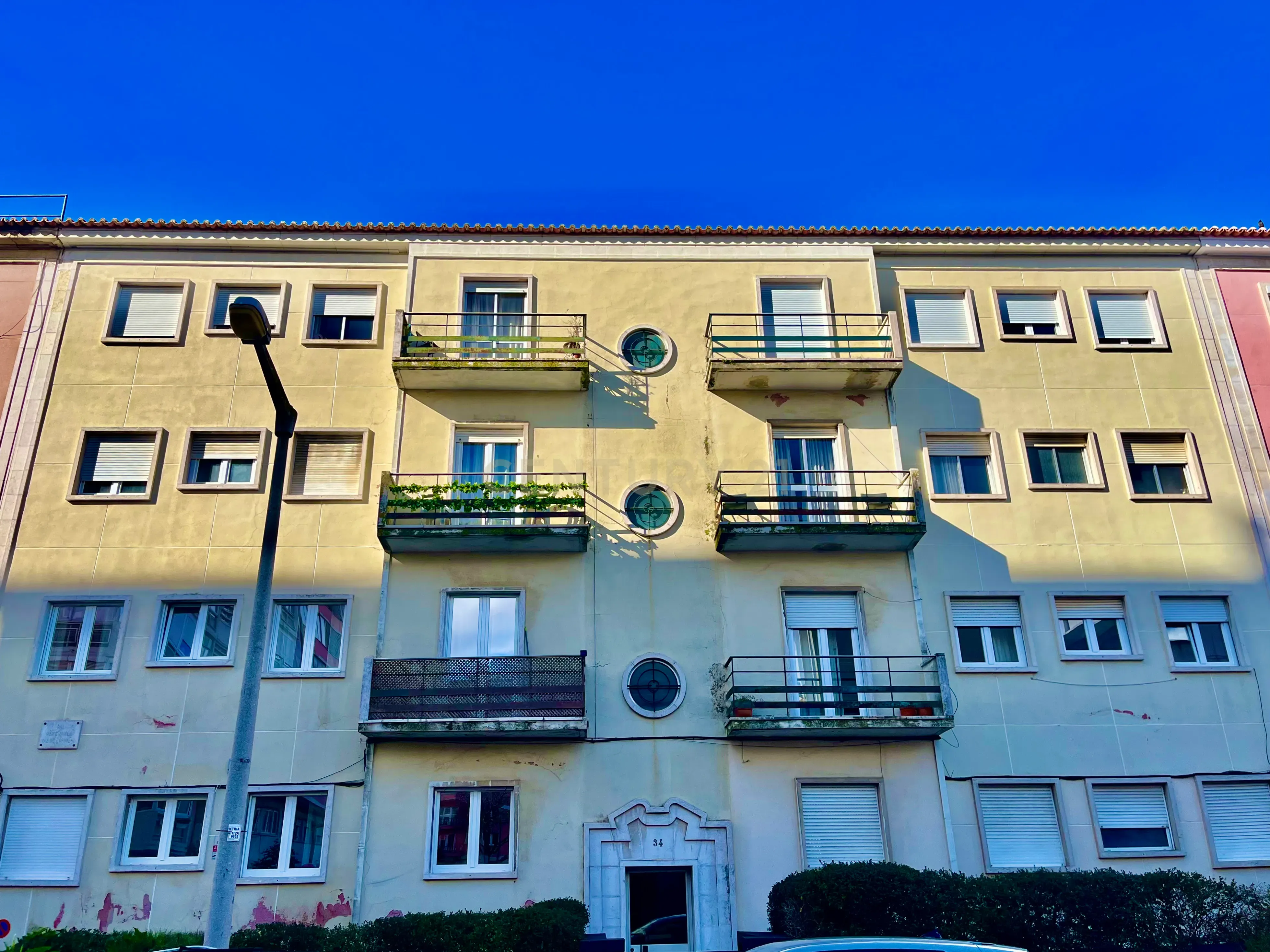 🏡 Arrenda-se Apartamento T4 em Alvalade – Remodelado | Com Garagem + 1 Estacionamento 🚗 - Image 2
