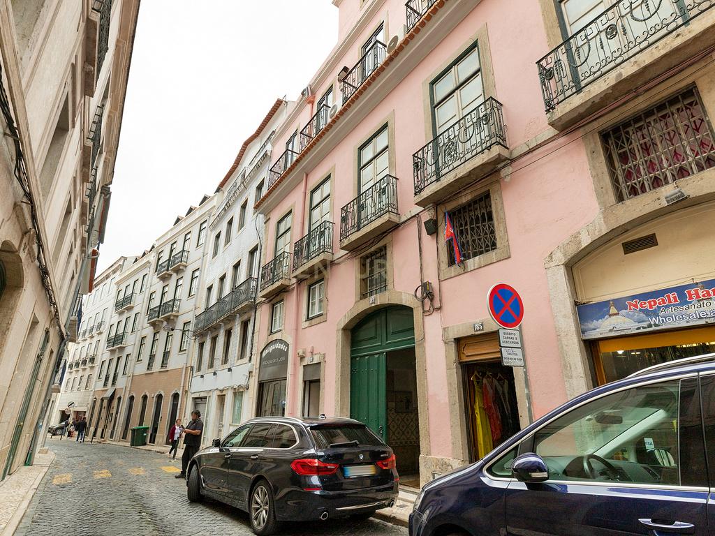 Andar em edifício pombalino, 300m2, Rua de São José (jto ao teatro Tivoli) - Image 1