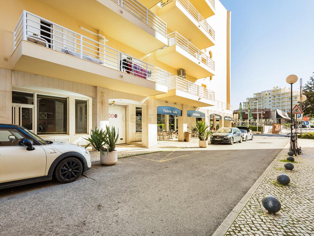 Loja Comercial no Coração de Vilamoura – Oportunidade Imperdível! - Image 16