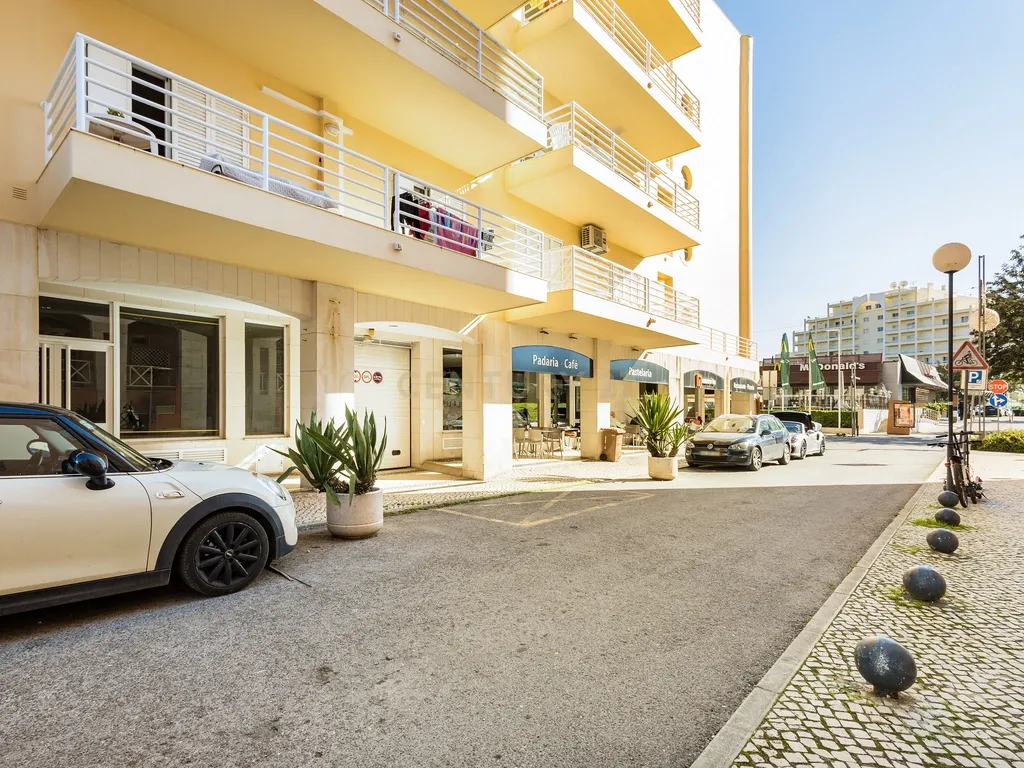 Loja Comercial no Coração de Vilamoura – Oportunidade Imperdível! - Image 16