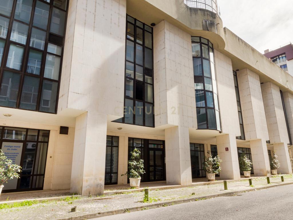 Escritório moderno com 5 Salas e 2 lugares de Parqueamento, junto ao Metro. Para Arrendar! - Image 26