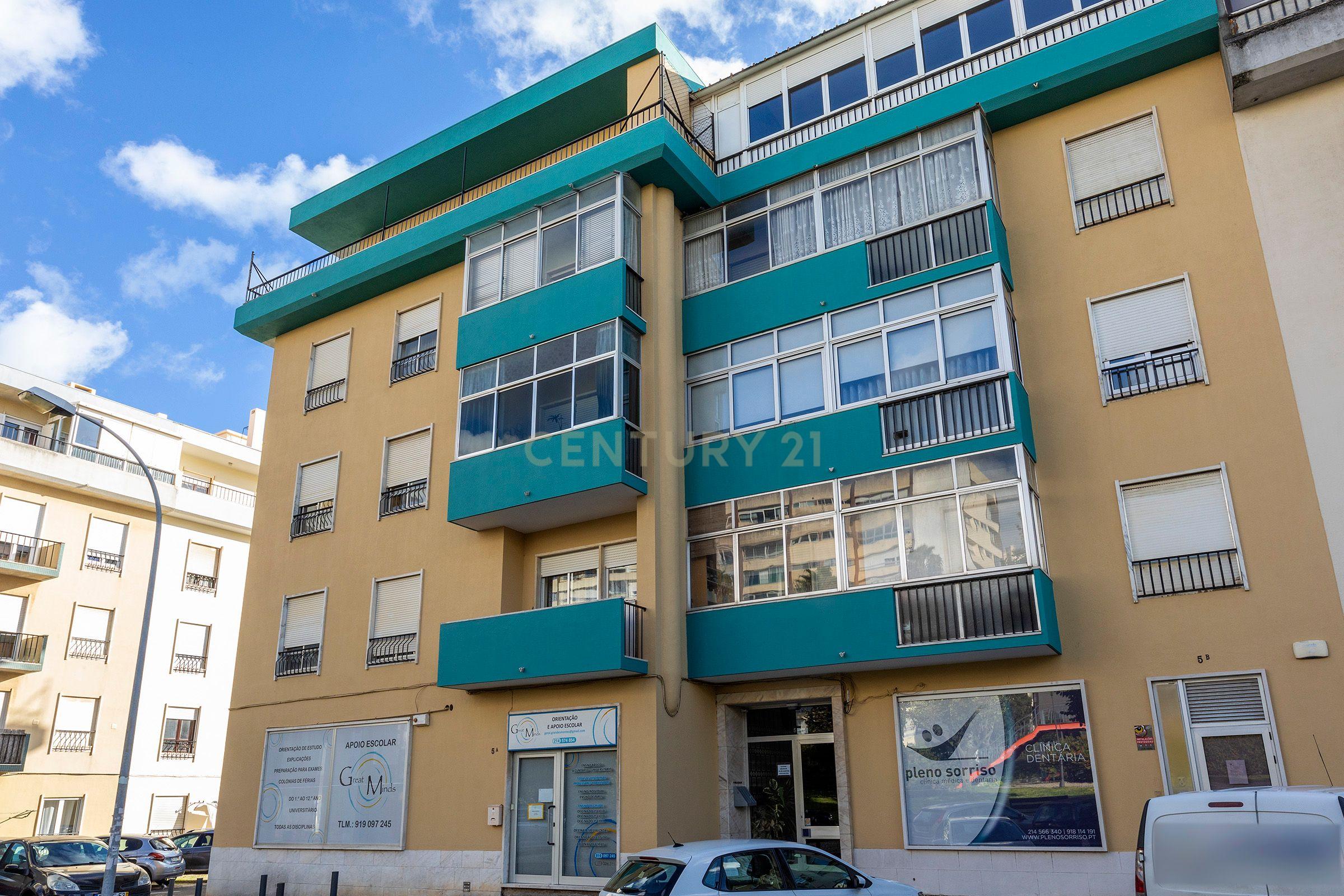 Apartamento T6 | Último Andar | 226m² | Quinta das Palmeiras, Oeiras - Image 4