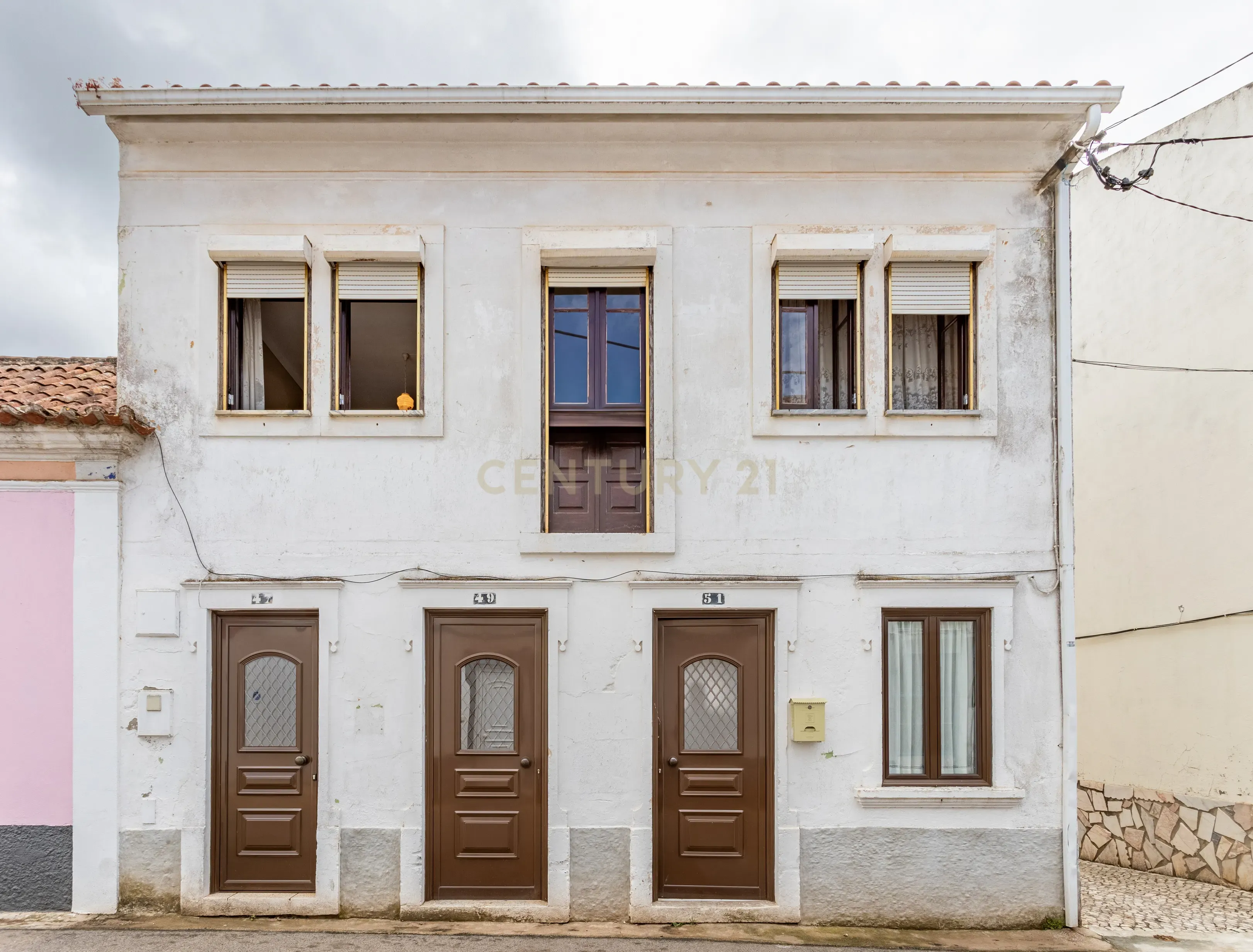 Prédio em Painho, Cadaval, com logradouro e terraço. - Image 1