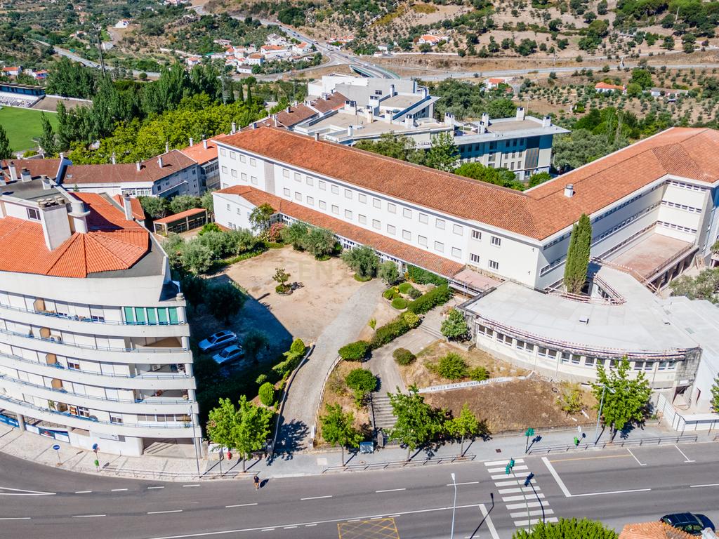 Prédio no Centro de Portalegre para investimento - Image 1