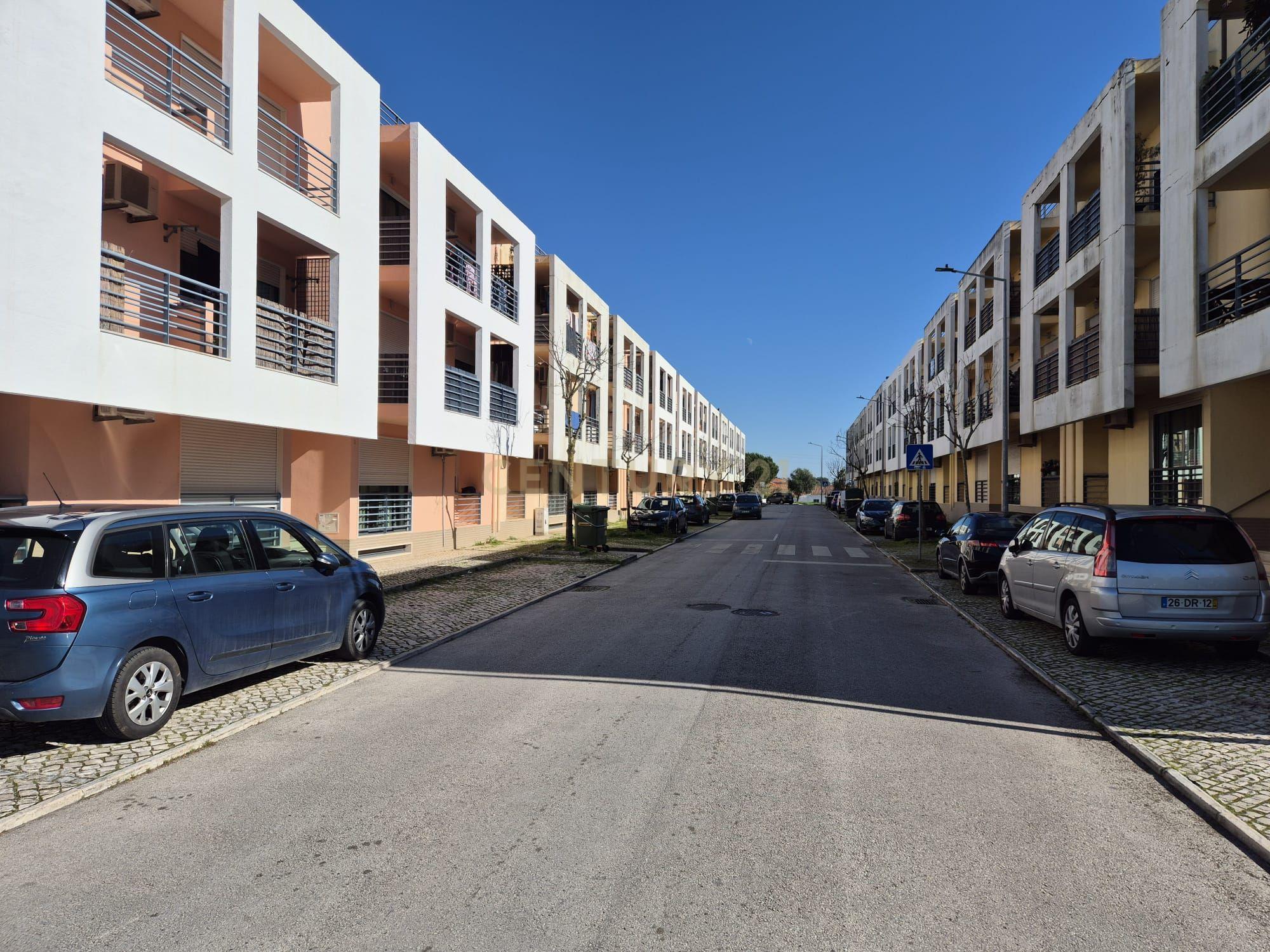NOVO T2 – Urb Colinas da Arrábida – parqueamento e arrecadação - Image 1