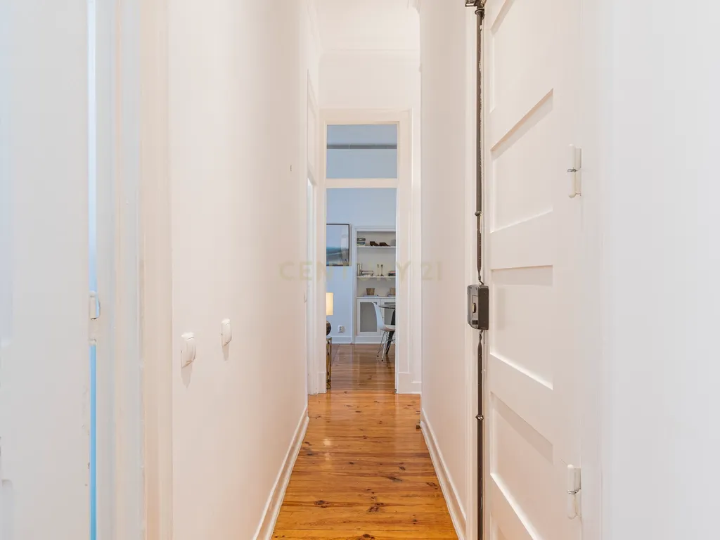 Descubra o Charme da Rua da Bombarda: T3 com Terraço e Vista Deslumbrante! - Image 20